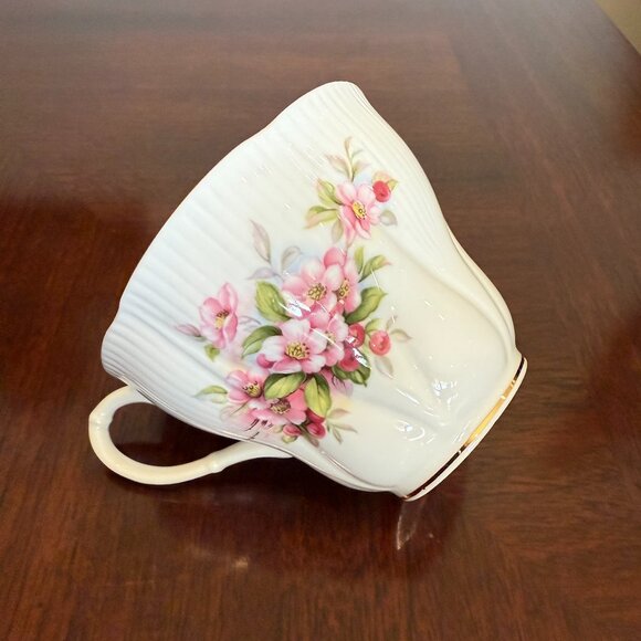 Royal Albert Bone China Blossom Time Series Apple Blossom Tea Cup & Saucer Set - Picture 2 of 8